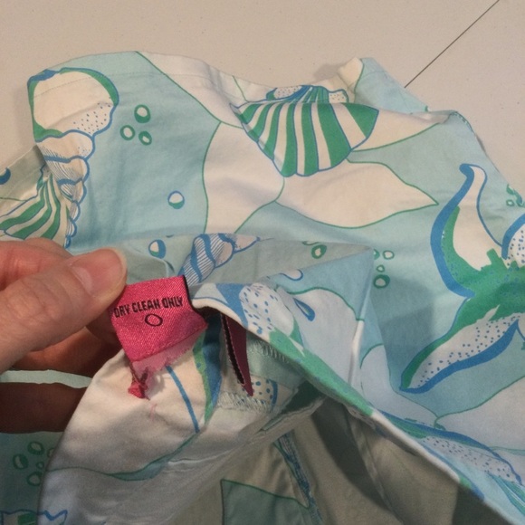 Tibi High waisted blue shell print shorts. Size 12 - Picture 4 of 5